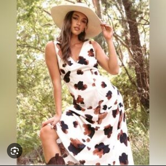 Elegant V-Neck Midi Dress in Brown and White - Picture 10 of 12